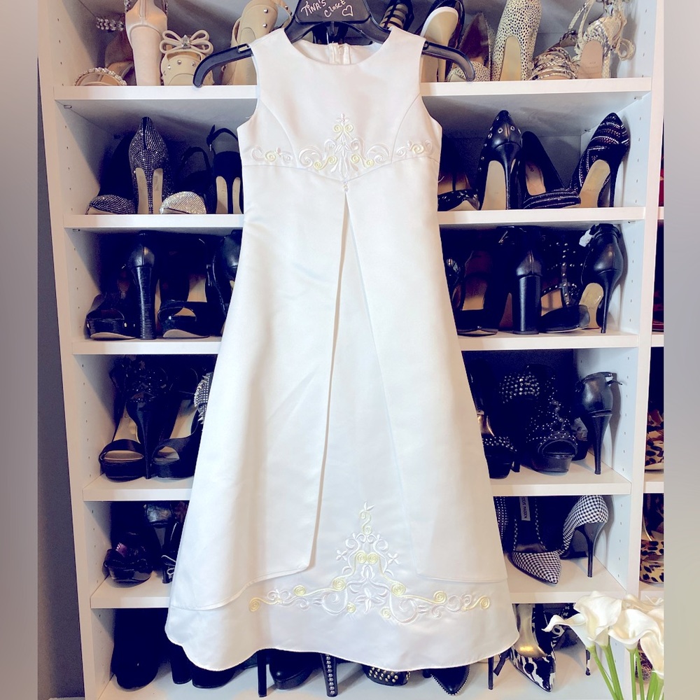 David’s Bridal White Flower Girl Dress Size 6